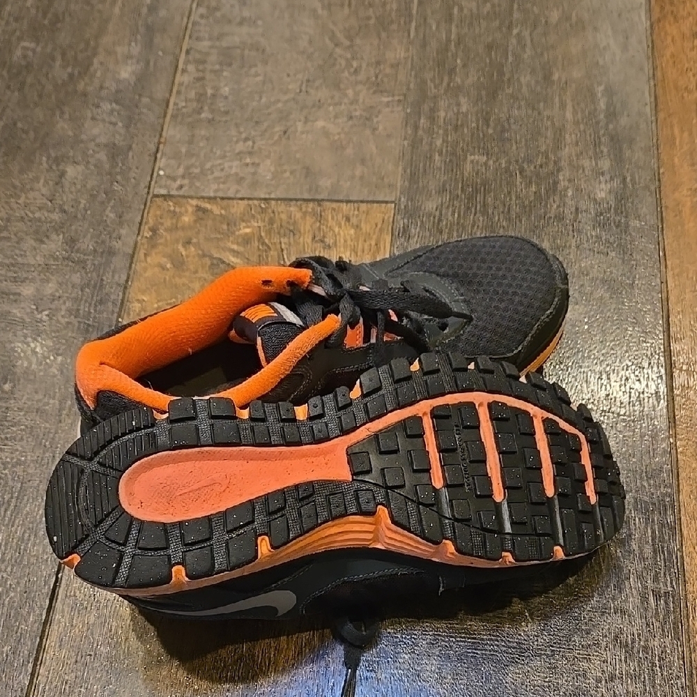Nike Black and Coral Athletic Shoes - Picture 3 of 7